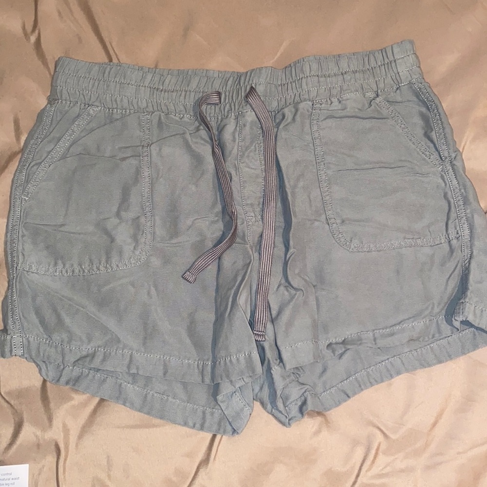 Green shorts. New without tags. Size 16 maurices.